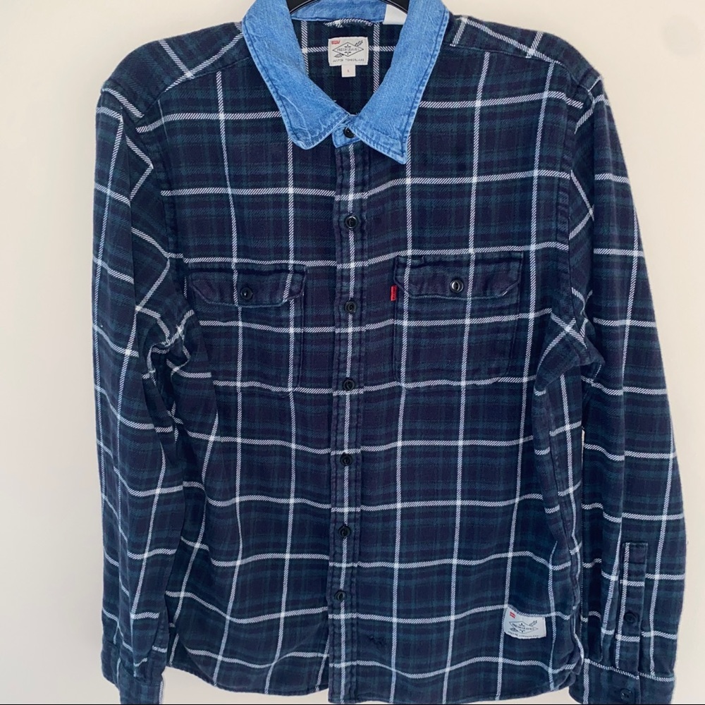 Levi’s Button Down Flannel Dark Blue Size Large Light Blue Collar